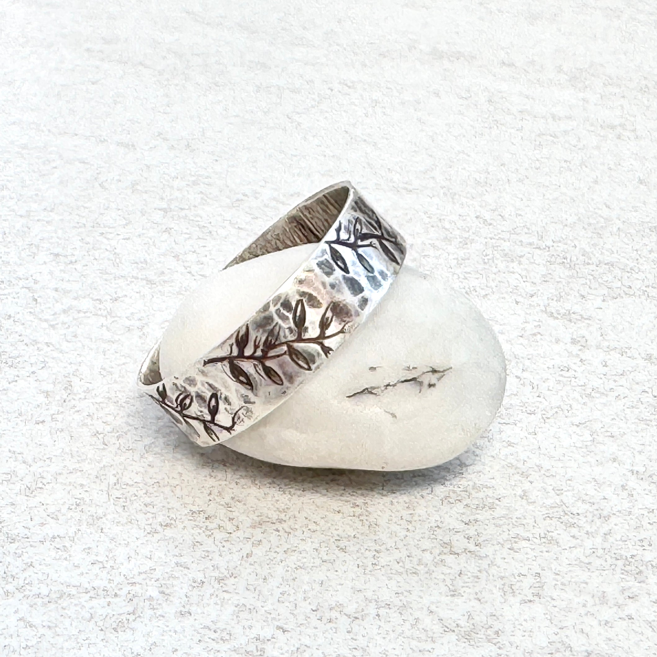 Sterling Silver Hammered Leaf Pattern Ring